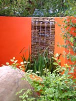 contemporary-water-feature