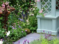 english-country-garden-trellis