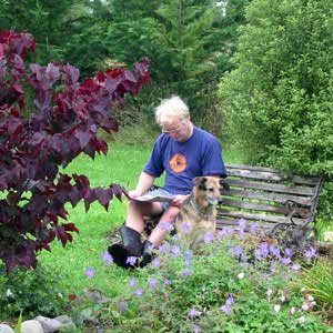  A restful spot to read the newspaper. 