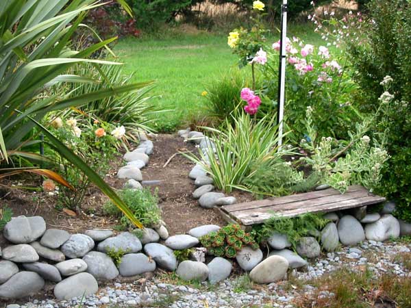  The Dog Path by the water is now sensibly joined to the lawns. The pink rose to the left is Pink Iceberg. 