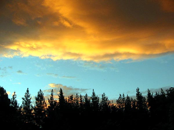  A norwest arch of clouds. 